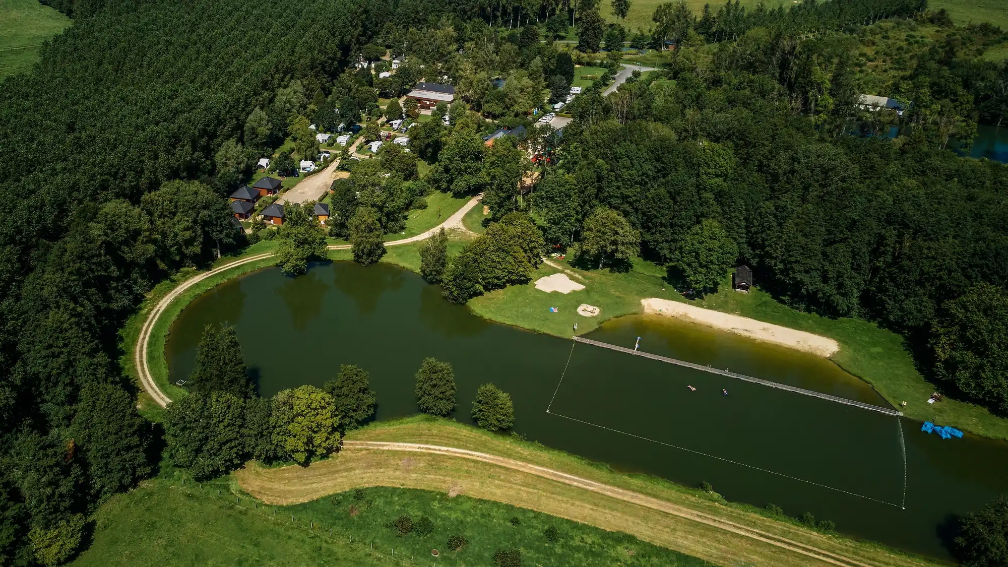 camping bord etang ardennes